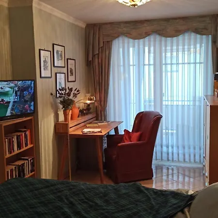Roswitha Am Park Apartment